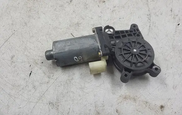 BMW 3 E46 Rear door window regulator motor 