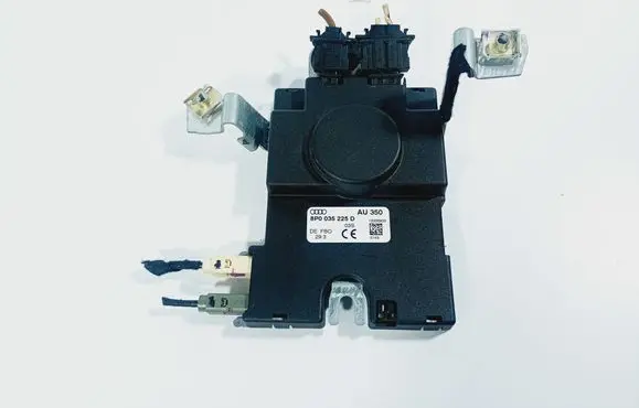 Audi A3 S3 8P Aerial antenna amplifier AU350 8P0035225D 12005900