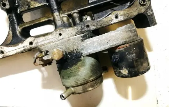 Engine oil radiator
