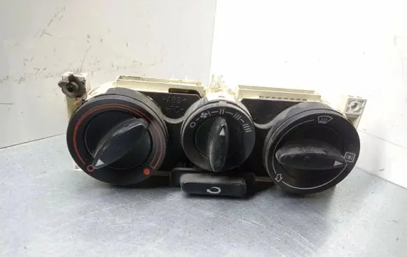 Audi A4 S4 B5 8D Climate control unit