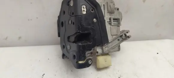 Volkswagen PASSAT B6 Front door lock 3C1837015A