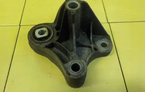 Ford Focus Gearbox mounting bracket CV616P093ZD