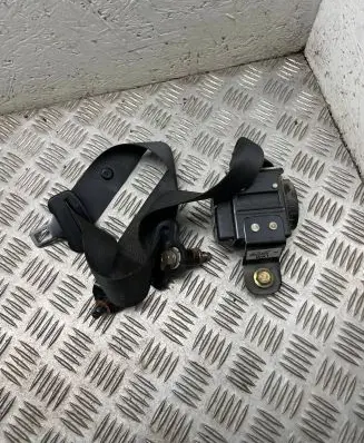 Hyundai Tucson JM Rear seatbelt 898202e001