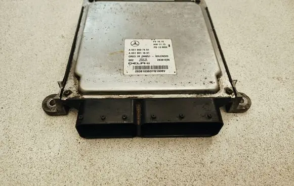 Mercedes-Benz SLK R172 Engine control unit/module A6519007401 28381036 A6519011801