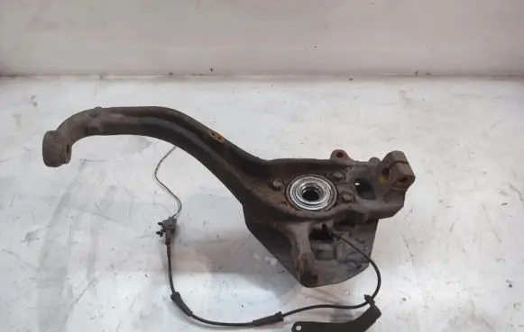 Nissan Pathfinder R51 Front wheel hub