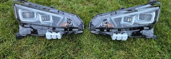 Nissan Leaf II (ZE1) Headlights/headlamps set 260605SH5B 260105SH5B