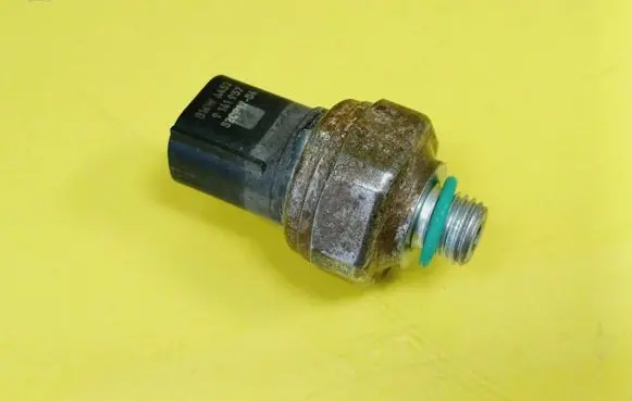 Air conditioning (A/C) pressure sensor