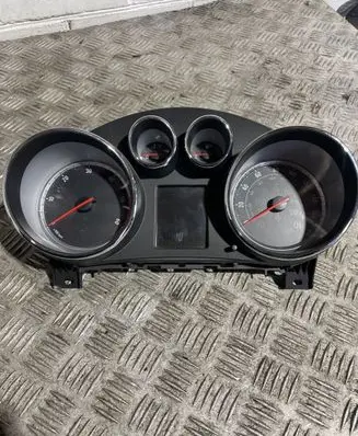 Opel Insignia A Speedometer (instrument cluster) 365903926
