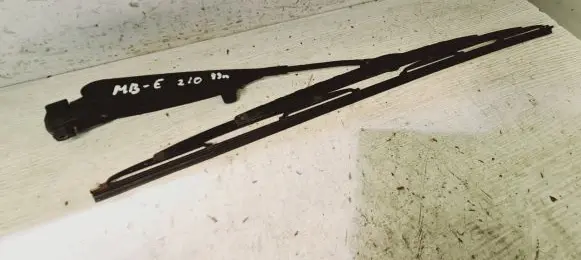 Mercedes-Benz E W210 Front wiper blade arm