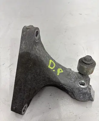 Subaru Outback (BS) Engine mounting bracket