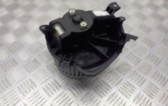Opel Corsa D Front door blower motor 164230100