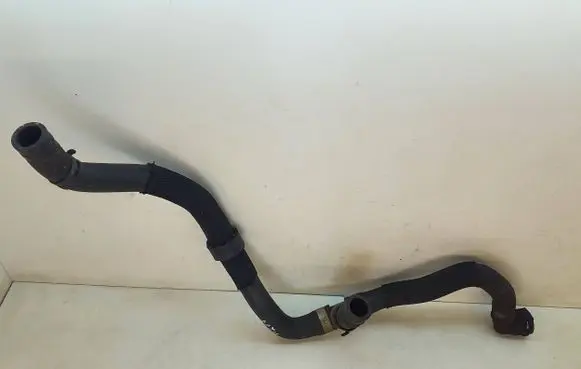 Mercedes-Benz C W204 Engine coolant pipe/hose 3018422 128389T1