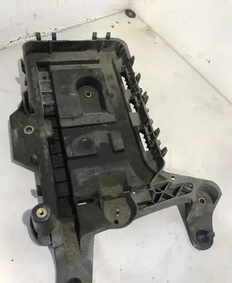 Volkswagen Golf V Battery tray 1K0915333