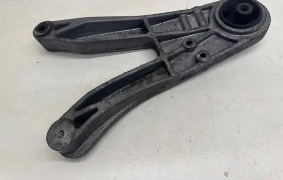 Volvo S70 V70 V70 XC Engine mounting bracket 3524347