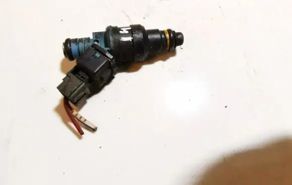Hyundai Accent Fuel injector 3531022010 9250930006