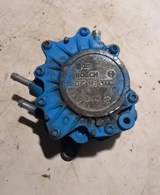 Volkswagen PASSAT B6 Vacuum pump 03g145209C