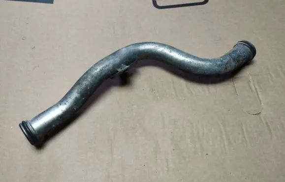Engine coolant pipe/hose