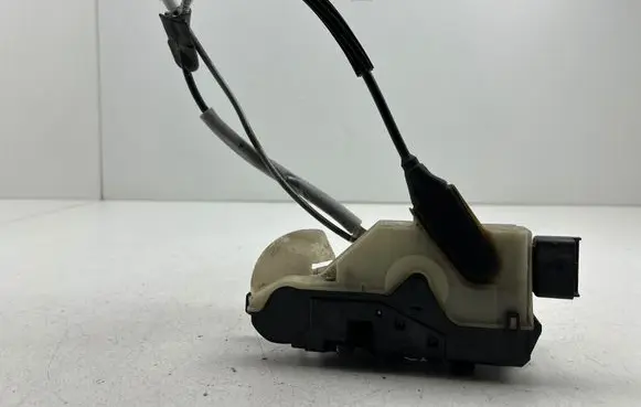 Citroen DS5 Front door lock 