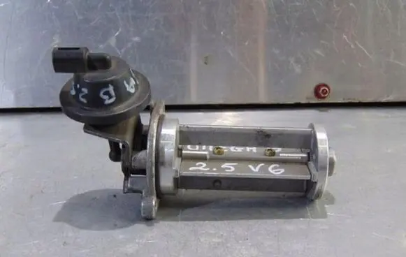 Opel Omega B1 Vacuum valve 90467409