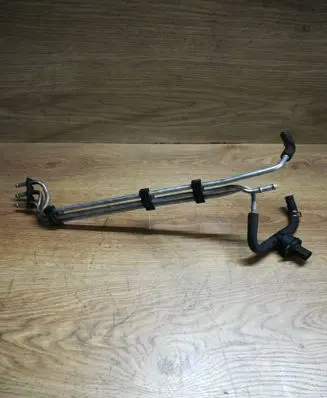 Volkswagen Jetta V Fuel main line pipe