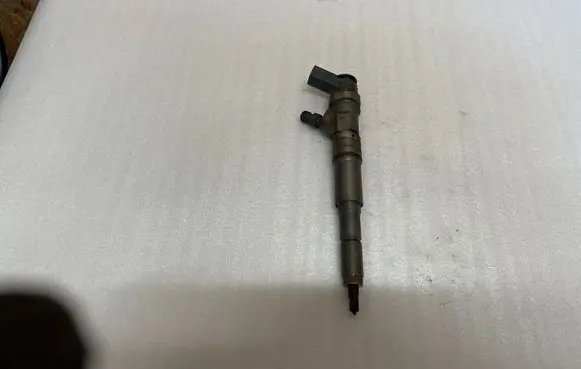 BMW 5 E60 E61 Fuel injector 0445110209 7794435