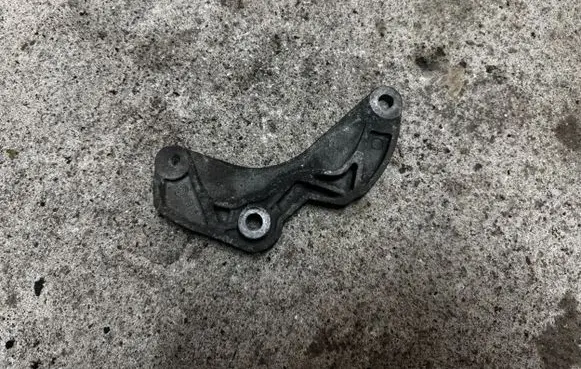 BMW 5 E39 Generator/alternator bracket 2248561 11282248561
