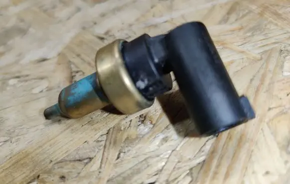 Mercedes-Benz B W246 W242 Coolant temperature sensor A0009050600