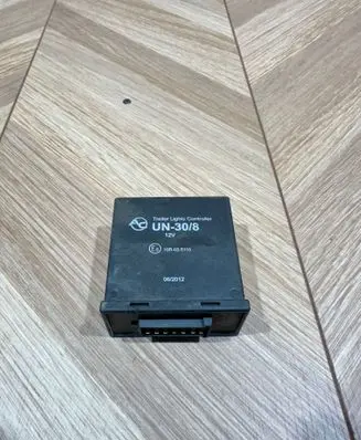 Mercedes-Benz E W211 Tow bar trailer control unit/module 10R035110 062012 UN308