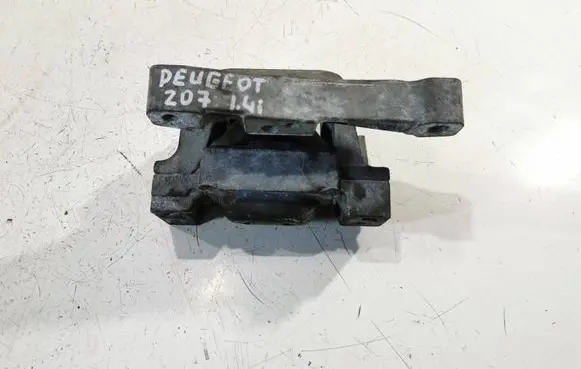 Peugeot 207 Engine mount bracket