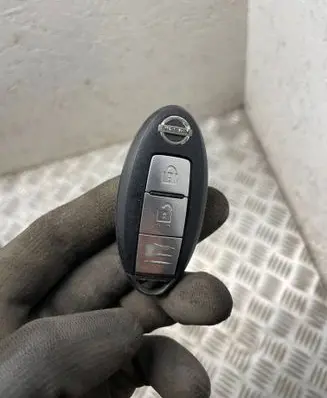 Nissan Juke I F15 Ignition key/card 