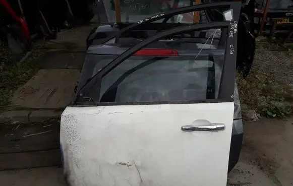 Mitsubishi L200 Front door