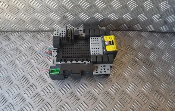 Volvo S60 Fuse module P8691998 03W191
