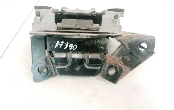 Ford Mondeo Mk III Engine mount bracket