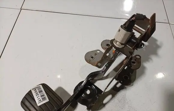 Renault Scenic III - Grand scenic III Brake pedal
