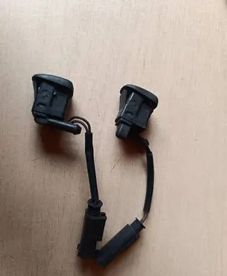 BMW 5 E39 Windshield washer spray nozzle 8361039