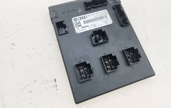Audi A4 S4 B8 8K Comfort/convenience module 8K0907063N 09029001 F005V00852