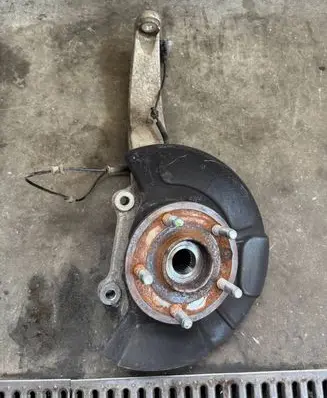 Jeep Grand Cherokee Front wheel hub spindle knuckle 