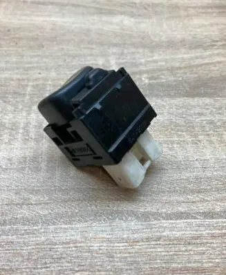 Toyota Yaris Wing mirror switch 183547