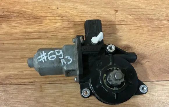 Honda Civic Rear door window regulator motor 704040