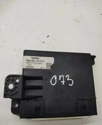 Toyota Avensis T270 Climate control unit 8865005252