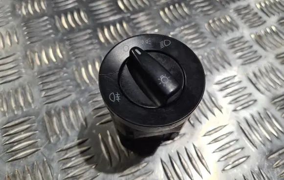 Volkswagen Golf IV Light switch 1C0941531