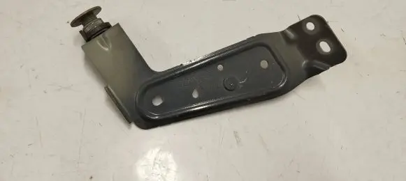 Volvo XC90 Headlight/headlamp mounting bracket