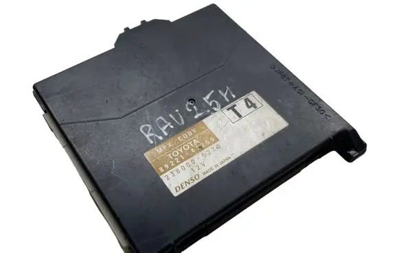 Toyota RAV 4 (XA40) Fuse module 8922142250 2380005270