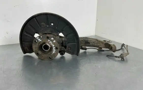 Volkswagen Touareg II Front wheel hub 7P6407245A