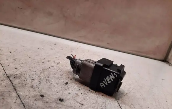 Toyota Avensis T250 Glow plug pre-heat relay 2861067010