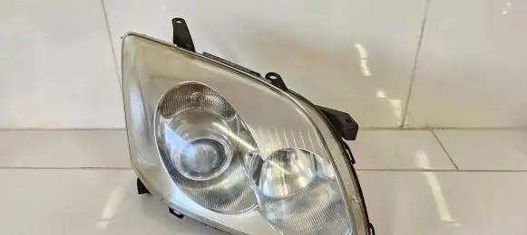 Toyota Avensis T250 Headlight/headlamp UPMM60GF20