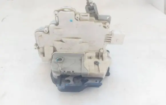 Audi A8 S8 D3 4E Rear door lock 4E0839016