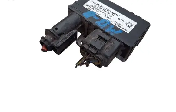 Mercedes-Benz B W245 Glow plug pre-heat relay A6401530479 899087000 3008200504
