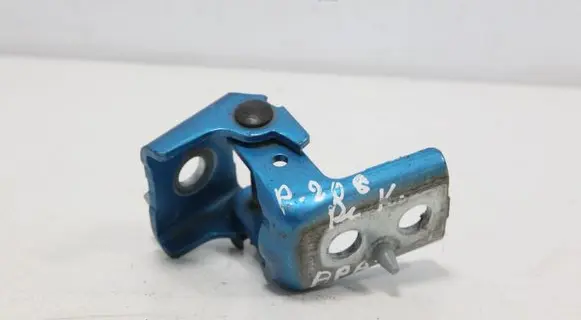 Peugeot 208 I Front door lower hinge 028X3
