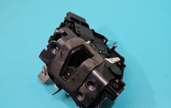 Ford Mondeo MK IV Front door lock 6M2A-R21812-AB IMPRK1475387